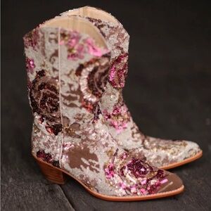 MoMo New York “Inga” Sequin Embroidered Western Cowboy Boots - size 8